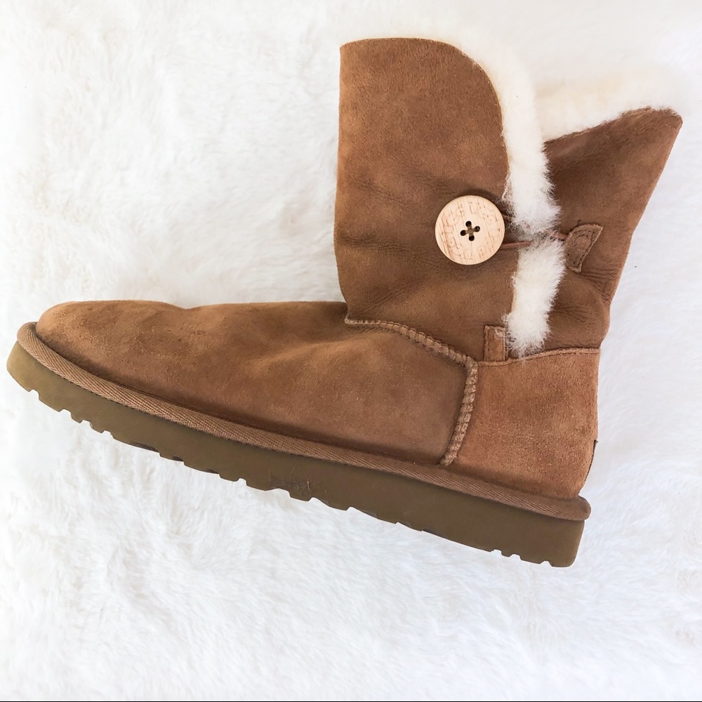 UGG Bailey Button Boot - size 7 - chestnut - Picture 8 of 8